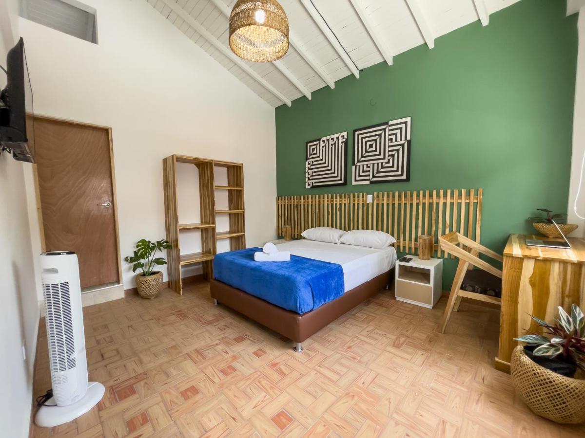 Hotel Casa Las Palmas Медельин Экстерьер фото