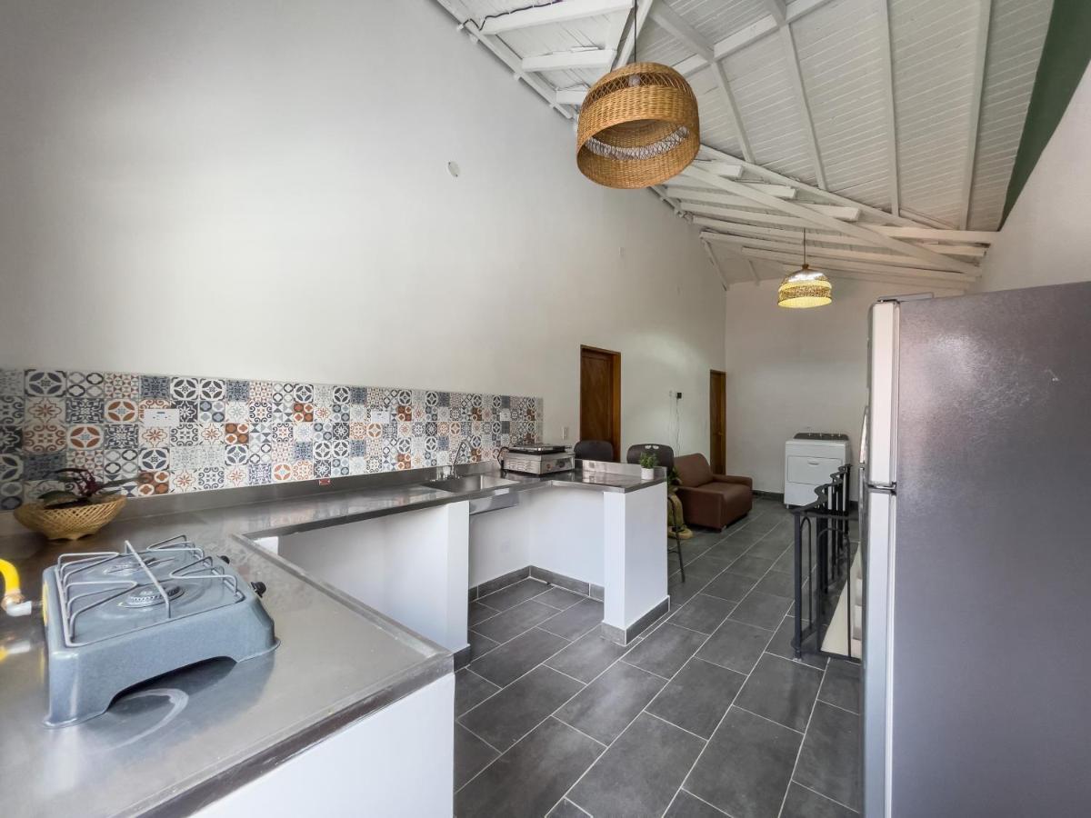 Hotel Casa Las Palmas Медельин Экстерьер фото
