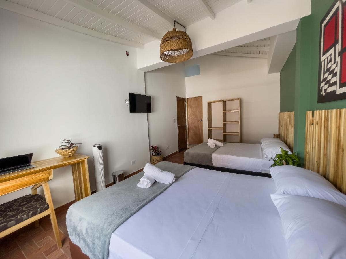 Hotel Casa Las Palmas Медельин Экстерьер фото
